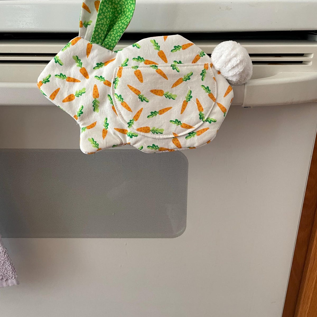 Betsy Bunny Oven Mitt Pattern PDF | Quilted Kitchen Decor